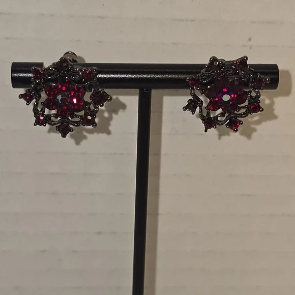 Sparkling Red Crystal Flower Starburst Earrings Dark Tone Vintage Glamour‎ - Picture 2 of 4
